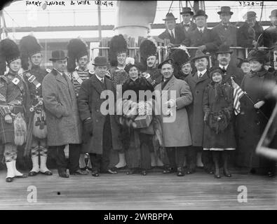 Harry Lauder und Frau, 14.12.14, Foto zeigt den schottischen Entertainer Harry Lauder (1870-1950) und seine Frau (Ann 'Nancy' Vallance) mit anderen auf einem Schiff., 14.12.12.14, Glasnegative, 1 negativ: Glas Stockfoto