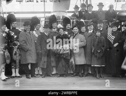 Harry Lauder und Frau, 14.12.14, Foto zeigt den schottischen Entertainer Harry Lauder (1870-1950) und seine Frau (Ann 'Nancy' Vallance) mit anderen auf einem Schiff., 14.12.12.14, Glasnegative, 1 negativ: Glas Stockfoto