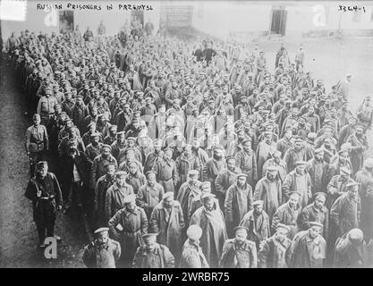 Russische Gefangene in Przemysl, Foto zeigt russische Soldaten, die von der österreichisch-ungarischen Armee in der Festung Przemysl, Przemysl, Österreich-Ungarisches Reich (heute in Polen) während des Ersten Weltkriegs gefangen genommen wurden, zwischen ca. 1914 und ca. 1915, Weltkrieg, 1914-1918, Glasnegative, 1 negativ: Glas Stockfoto