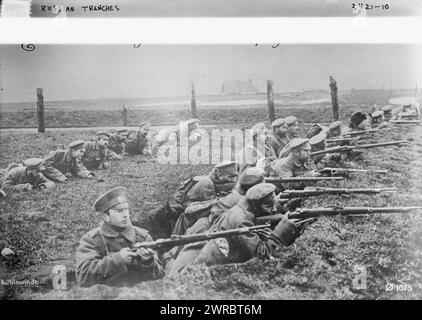 Russische Gräben, Foto zeigt russische Soldaten mit Gewehren in Gräben während des Ersten Weltkriegs, 26. März 1915, Weltkrieg, 1914-1918, Glasnegative, 1 negativ: Glas Stockfoto