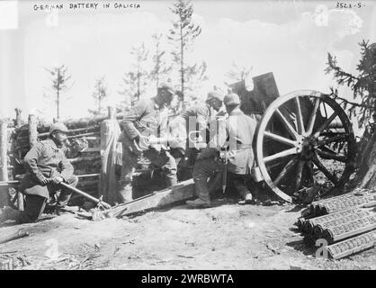 Deutsche Batterie in Galicien, Foto zeigt deutsche Soldaten mit Gewehrbatterie in Galicien (Osteuropa) während des Ersten Weltkriegs, zwischen 1914 und ca. 1915, Weltkrieg, 1914-1918, Glasnegative, 1 negativ: Glas Stockfoto