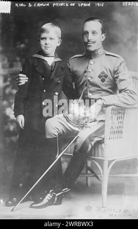 König und Kronprinz von Spanien, 1915, Foto zeigt Alfonso XIII. (1886–1941), König von Spanien von 1886 bis 1931 mit seinem Sohn Alfonso, Prinz von Asturien (1907–1938)., 1915, Glasnegative, 1 negativ: Glas Stockfoto