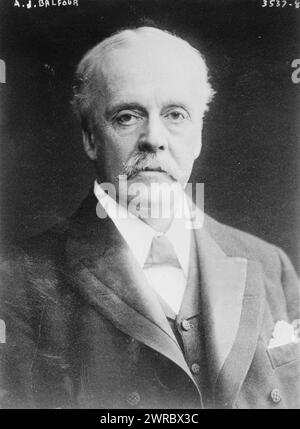 A.J. Balfour, Foto zeigt Arthur Jones Balfour, 1. Earl of Balfour (1848–1930), der 1915 1. Lord der Admiralität wurde, als Nachfolger von Winston Churchill., zwischen ca. 1910 und ca. 1915, Glasnegative, 1 negativ: Glas Stockfoto