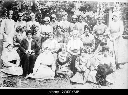 Englische Munitionsarbeiterinnen, Foto zeigt ein Gruppenporträt englischer Frauen, die während des Ersten Weltkriegs in Munitionsfabriken zwischen 1914 und ca. gearbeitet haben. 1915, Weltkrieg, 1914-1918, Glasnegative, 1 negativ: Glas Stockfoto