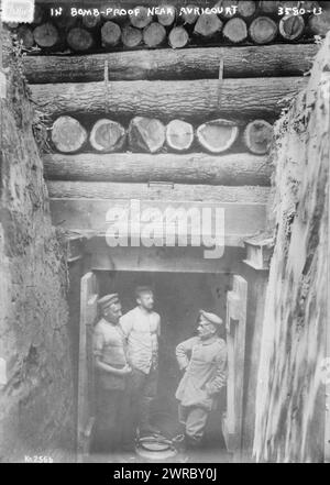 Das Foto zeigt Soldaten in einem bombensicheren Unterschlupf in Frankreich während des Ersten Weltkriegs, 27. November 1915 (Datum wurde später erstellt oder veröffentlicht), 1914-1918, Glasnegative, 1 negativ: Glas Stockfoto