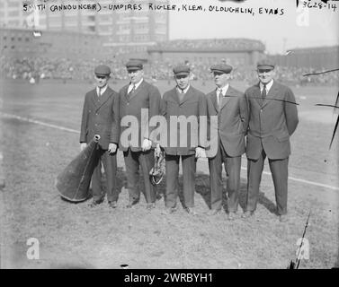 Smith (Ansager) & Umpires Charles 'Cy' Rigler, Bill Klem, Francis 'Silk' O'Laughlin, Billy Evans, 1915 World Series (Baseball), 1915, Glass negative, 1 negativ: Glass Stockfoto