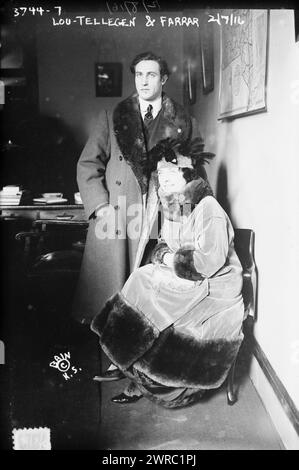 Lou - Tellegen & Farrar, 16.02., Foto zeigt Stummfilmschauspieler Lou Tellegen (1881–1937) und Opernsängerin Geraldine Farrar (1882–1967), die ihre Heiratserlaubnis im New York City Hall zur Vorbereitung ihrer Hochzeit am 8. Februar 1916 erhalten Stockfoto