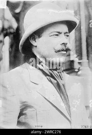 Villa, Foto zeigt General Francisco 'Pancho' Villa (1878-1923) während der mexikanischen Revolution. 1915 und ca. 1920, Glasnegative, 1 negativ: Glas Stockfoto