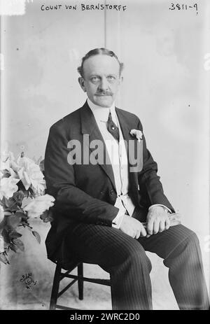 Anzahl. W. von Bernstorff, Foto zeigt Graf Werner von Bernstoff