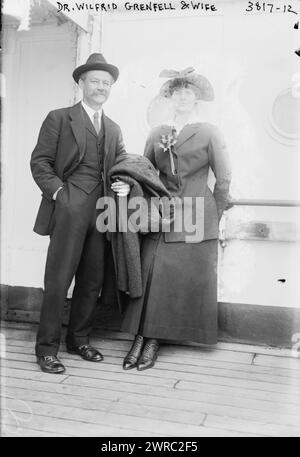 Dr. Wilfrid Grenfell & Frau, Foto zeigt Sir Wilfred Thomason Grenfell (1865–1940), einen medizinischen Missionar in Neufundland und Labrador, der 1909 Anne Elizabeth Caldwell MacClanahan heiratete. 1915 und ca. 1920, Glasnegative, 1 negativ: Glas Stockfoto