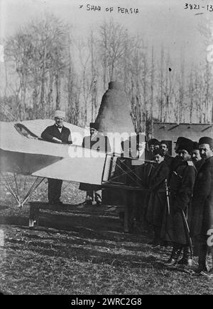 Schah von Persien Iran, Foto zeigt Ahmad Schah Qajar (1898–1930), der von 1909 bis 1925 Schah von Persien (heute Iran) war, zwischen ca. 1915 und ca. 1920, Glasnegative, 1 negativ: Glas Stockfoto