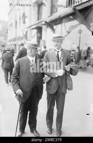 H. Johnson & G. Pinchot, Foto zeigt den progressiven Politiker Hiram Warren Johnson (1866–1945), der von 1911 bis 1917 Gouverneur von Kalifornien war, und den Politiker Gifford Pinchot (1865–1946), der von 1905 bis 1910 erster Chef des United States Forest Service war. 1915 und ca. 1920, Glasnegative, 1 negativ: Glas Stockfoto