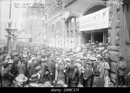 Publikum im Coliseum, Chicago Convention, zwischen ca. 1915 und ca. 1920, Glasnegative, 1 negativ: Glas Stockfoto