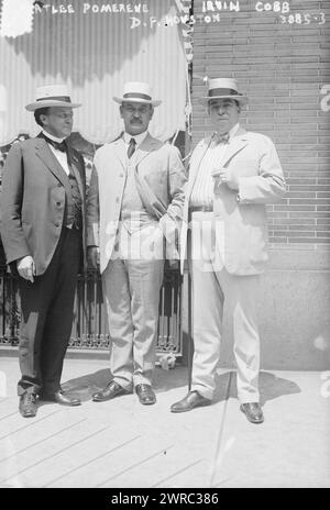 Atlee Pomerene, Irvin Cobb, D.F. Houston, Foto zeigt Atlee Pomerene (1863–1937), US-Senator aus Ohio, Autor Irvin Shrewsbury Cobb (1876–1944) und David Franklin Houston (1866–1940), einen Geschäftsmann und Politiker, der unter Woodrow Wilson als Landwirtschaftsminister diente. 1915 und ca. 1920, Glasnegative, 1 negativ: Glas Stockfoto