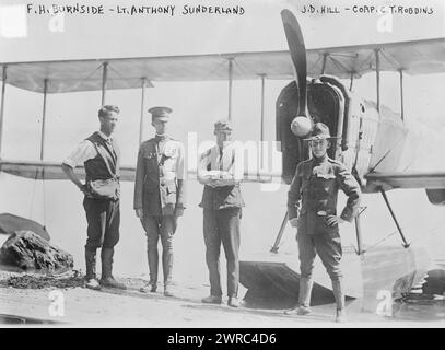 F.H. Burnside, Lt. Anthony Sunderland, J.D. Hill, Corp. C.T. Robbins, Foto zeigt Frank H. Burnside, Lt. Anthony Sunderland (Schüler der Connecticut National Guard), James D. Hill, Ausbilder; Corp Charles Robbins (Schüler der Arkansas National Guard) an der Thomas School of Flying. 1915 und ca. 1920, Glasnegative, 1 negativ: Glas Stockfoto