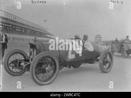 Buzane, Foto zeigt George Buzane im Rennwagen beim Astor Cup-Rennen auf dem Sheepshead Bay Speedway, New York, 1916., 1916, Glass negative, 1 negativ: Glas Stockfoto