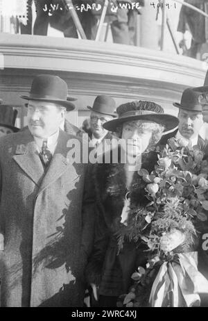 J.W. Gerard & Wife, Foto zeigt Frau J.W. Gerard (Mary Daly) mit ihrem Ehemann, Anwalt und Diplomaten James Watson Gerard (1867–1951), der am 10. Oktober 1916 nach New York zurückkehrt. Gerard war von 1913 bis 1917 US-Botschafter in Deutschland. 10. Oktober 1916, Glass negative, 1 negative: Glass Stockfoto