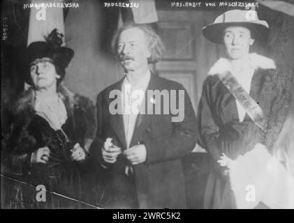 Mme. Paderewski, Paderewski, Frau R. von Moschzisker, Foto zeigt Helena Paderewska, Ignacy Jan Paderewski und Anne von Moscheisker (Ehefrau von Robert von Moscheisker). Das Foto wurde wahrscheinlich am 17. Dezember 1916 während der Soforthilfe auf Pennsylvanias 2. Made-in-America Bazaar am Metropolitan Opera House in Philadelphia aufgenommen. Am selben Tag hielt Paderewski bei einem Treffen eine Rede auf Polnisch und Englisch. Vor dem Treffen gingen die Paderewskis zum Abendessen in ein Haus, in dem auch die Moscheisker zu Gast waren., und das Abendbuch (Philadelphia), 16. Dezember 1916. Stockfoto