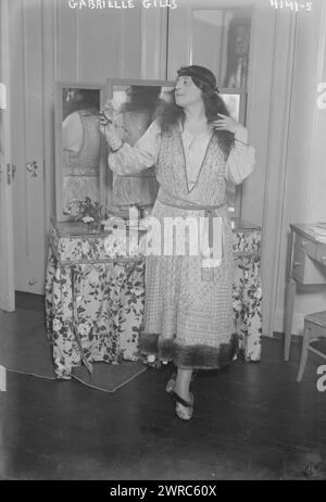 Gabrielle Gills, Foto zeigt die französische Sopransängerin Gabrielle Gills, deren erster Auftritt in New York City am 28. Januar 1917 war, 28. Februar 1917, Glass negative, 1 negative: Glass Stockfoto