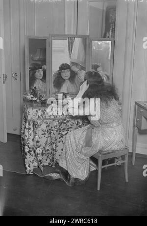 Gabrielle Gills, Foto zeigt die französische Sopransängerin Gabrielle Gills, deren erster Auftritt in New York City am 28. Januar 1917 war, 28. Februar 1917, Glass negative, 1 negative: Glass Stockfoto