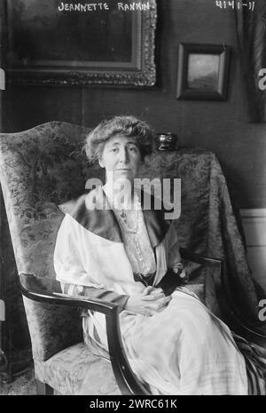 Jeannette Rankin, Foto zeigt Jeannette Pickering Rankin (1880–1973), eine Abgeordnete des Repräsentantenhauses, die 1916 als erste Frau im US-Kongress gewählt wurde., 27. Februar 1917, Glass negative, 1 negative: Glass Stockfoto