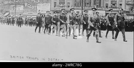 Britische Truppen in Detroit, Foto zeigt britische Soldaten, die an einer Roten Kreuz-Parade in Detroit, Michigan, am 26. Juni 1917 während des Ersten Weltkriegs, 1917. Juni 26, Weltkrieg 1914-1918, Glass negative, 1 negativ: Glas Stockfoto