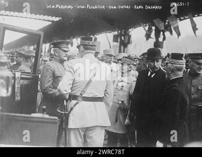 General Pershing, General Pelletier, General Dumas, Rene Besnard, Foto zeigt die Begrüßung von General John J. Pershing und seiner Armee in Boulogne, Frankreich am 13. Juni 1917. Pershing wird mit General Etienne Pelletier (1817–1927) und dem französischen Politiker René Besnard (1879–1952) gezeigt., 13. Juni 1917, Weltkrieg, 1914–1918, Glasnegative, 1 negativ: Glas Stockfoto