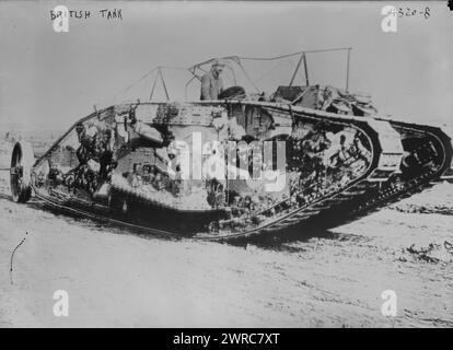 Britischer Panzer, Foto zeigt einen britischen Panzer in der Schlacht von Flers-Courcelette in der Somme, Frankreich am 15. September 1916 während des Ersten Weltkrieges, 1916. September 15, Weltkrieg, 1914-1918, Glasnegative, 1 negativ: Glas Stockfoto