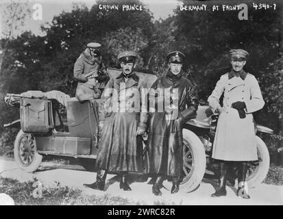 Kronprinz Deutschland vorne, Fotoshow deutscher Kronprinz Wilhelm (1882-1951) bei einem Besuch einer Militäreinheit in Argonne, Frankreich im Februar 1915 während des Ersten Weltkriegs, 1915, Weltkrieg, 1914-1918, Glasnegative, 1 negativ: Glas Stockfoto