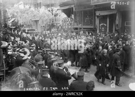 Beerdigung von Tom Lee, Foto zeigt die Beerdigungsprozession von Tom Lee, Anführer von On Leong Tong und 'Bürgermeister' von New Yorks Chinatown., 14. Januar 1918, Glas-negative, 1 negativ: Glas Stockfoto