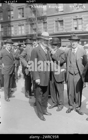 Herbert Hoover, Foto zeigt Herbert Hoover (1874–1964), Direktor der US-amerikanischen Lebensmittelbehörde während des Ersten Weltkriegs, auf der Straße in New York City., 1918. September? 24, Glasnegative, 1 negativ: Glas Stockfoto