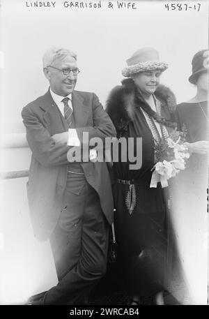 Lindley Garrison & Wife, Foto zeigt Lindley Miller Garrison (1864–1932), Kriegsminister unter Präsident Woodrow Wilson (1913–1916) und seine Frau Margaret Hildeburn Garrison., 19. Juni 1922, Glass negative, 1 negative: Glass Stockfoto