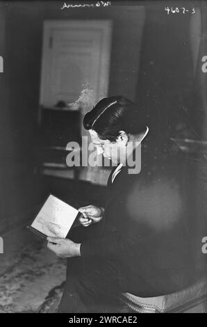 McCormack, Foto zeigt den irisch-amerikanischen Tenorsänger John McCormack (1884–1945). 1915 und ca. 1920, Glasnegative, 1 negativ: Glas Stockfoto