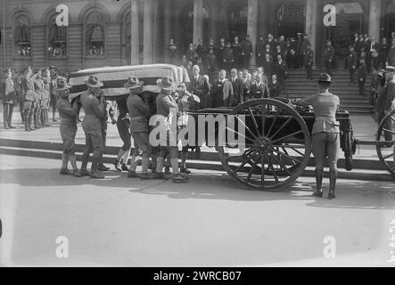 Mitchel Funeral, Foto zeigt die Beerdigung von John Purroy Mitchel (1879–1918), der von 1914 bis 1917 Bürgermeister von New York City war., 11. Juli 1918, Glass negative, 1 negative: Glass Stockfoto