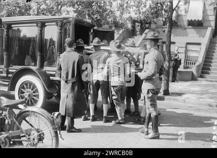 Mitchel Funeral, Foto zeigt die Beerdigung von John Purroy Mitchel (1879–1918), der von 1914 bis 1917 Bürgermeister von New York City war., 11. Juli 1918, Glass negative, 1 negative: Glass Stockfoto