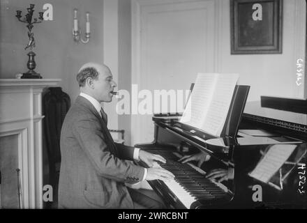 Casals, Foto zeigt den spanischen Cellisten Pablo Casals (1876-1973)., zwischen ca. 1915 und ca. 1920, Glasnegative, 1 negativ: Glas Stockfoto