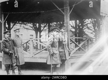 Prince of Wales, Foto zeigt Edward VIII. (1894–1972), der später Herzog von Windsor und dann König von Großbritannien 1936 wurde. 1915 und ca. 1920, Glasnegative, 1 negativ: Glas Stockfoto