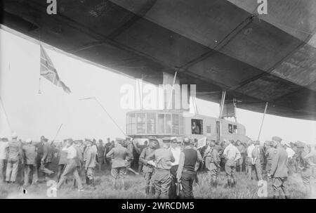 Pilotenhaus R-34 kurz nach der Landung, Foto zeigt das britische Luftschiff R34 nach einem Transatlantikflug in Mineola, Long Island, New York, 6. Juli. 1919., 6. Juli 1919, Glas-negative, 1 negativ: Glas Stockfoto