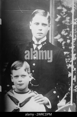 Prinz von Wales, Foto zeigt (Vorderseite): Prinz Albert, später Duke of York und dann George VI (1895–1952) und (hinten) Prinz Edward, später Prinz von Wales und dann Edward VIII (1894–1972)., zwischen ca. 1915 und ca. 1920, Glasnegative, 1 negativ: Glas Stockfoto