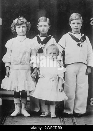 Prinz von Wales, Foto zeigt (hintere Reihe, von links): Prinzessin Mary, später Prinzessin Royal (1897–1965); Prinz Albert, später Duke of York und dann George VI (1895–1952); Prinz Edward, später Prinz von Wales und dann Edward VIII (1894–1972); (Vorderseite): Prinz Henry, später Duke of Gloucester (1900 1974)., zwischen ca. 1915 und ca. 1920, Glasnegative, 1 negativ: Glas Stockfoto