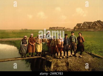 Einheimische Kinder, Marken Island, Holland, zwischen ca. 1890 und ca. 1900., Niederlande, Marken Island, Farbe, 1890-1900 Stockfoto