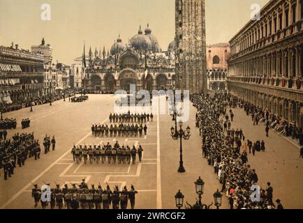 Militärprüfung in St.. Marks Place, Venedig, Italien, zwischen ca. 1890 und ca. 1900., Italien, Venedig, Farbe, 1890-1900 Stockfoto