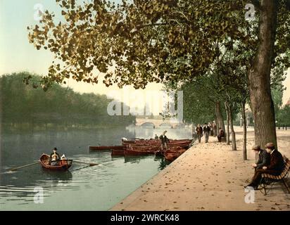 Bridge and Promenade, Bedford, England, Bild zeigt den Fluss Ouse (Great Ouse) in Bedford, England., zwischen ca. 1890 und ca. 1900., England, Bledford, Color, 1890-1900 Stockfoto