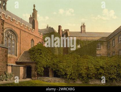 Queen's College Cloisters mit Erasmus Tower, Cambridge, England, zwischen ca. 1890 und ca. 1900., England, Cambridge, Farbe, 1890-1900 Stockfoto