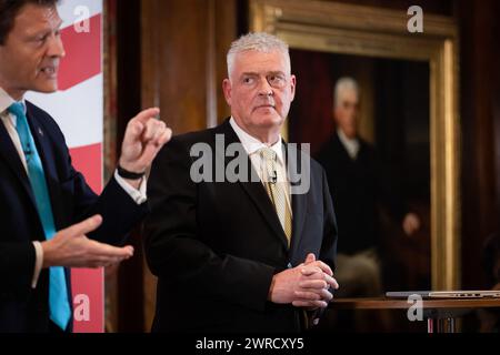 London, Großbritannien. März 2024. Der Abgeordnete von Ashfield Lee Anderson hört während einer Pressekonferenz zu. Anderson ist von den Konservativen zu Reform UK übergelaufen, nachdem seine Kommentare, dass Sadiq Khan ëin die Tasche von Islamistsí sei, dazu geführt hatten, dass ihm die konservative Peitsche zurückgezogen wurde. Quelle: SOPA Images Limited/Alamy Live News Stockfoto