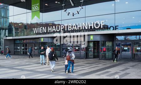 Wien, Österreich. Februar 2024. Blick auf den Eingang zum Wiener Hauptbahnhof. (Credit Image: © Igor Golovniov/SOPA images via ZUMA Press Wire) NUR REDAKTIONELLE VERWENDUNG! Nicht für kommerzielle ZWECKE! Stockfoto