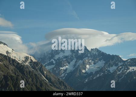 Wolkenkuppel über Aoraki Stockfoto