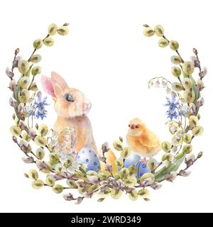 Aquarellfarbe, kleines Pfirsichkaninchen sitzt im Blumenkranz. Osterhase und gelbe Küken, dekorative Eier gelb, blau, violett. Vorlage für des Stockfoto