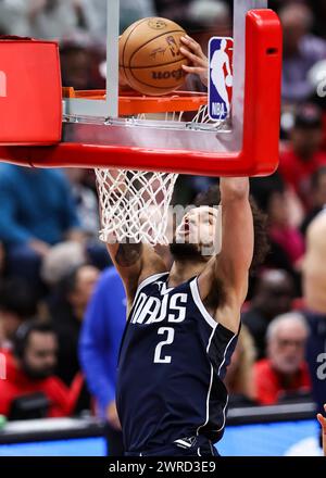 Chicago, USA. März 2024. Dallas Mavericks spielen Dereck Lively II Dunks während des NBA-Spiels zwischen Chicago Bulls und Dallas Mavericks am 11. März 2024. Quelle: Joel Lerner/Xinhua/Alamy Live News Stockfoto
