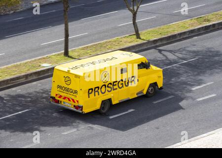 Lissabon, Portugal am 11. März 2024, gepanzertes Geldtransportfahrzeug der Firma Prosegur Stockfoto